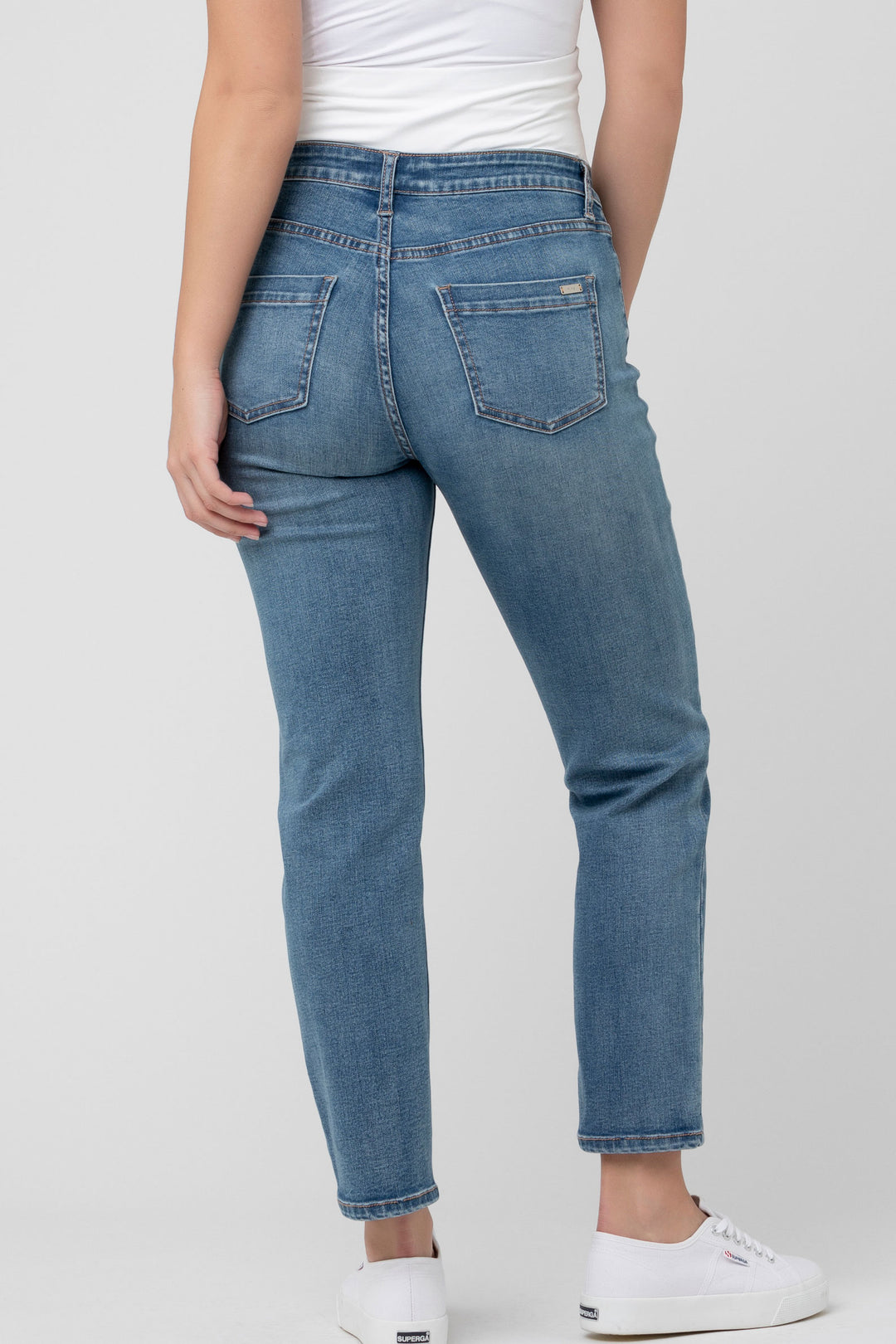 Hunter Crop / Petite Over Bump Jean Vintage Wash MOM JEANS